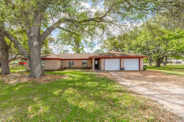 $365,000 | 15838 Phend Road, Hamshire, TX 77622