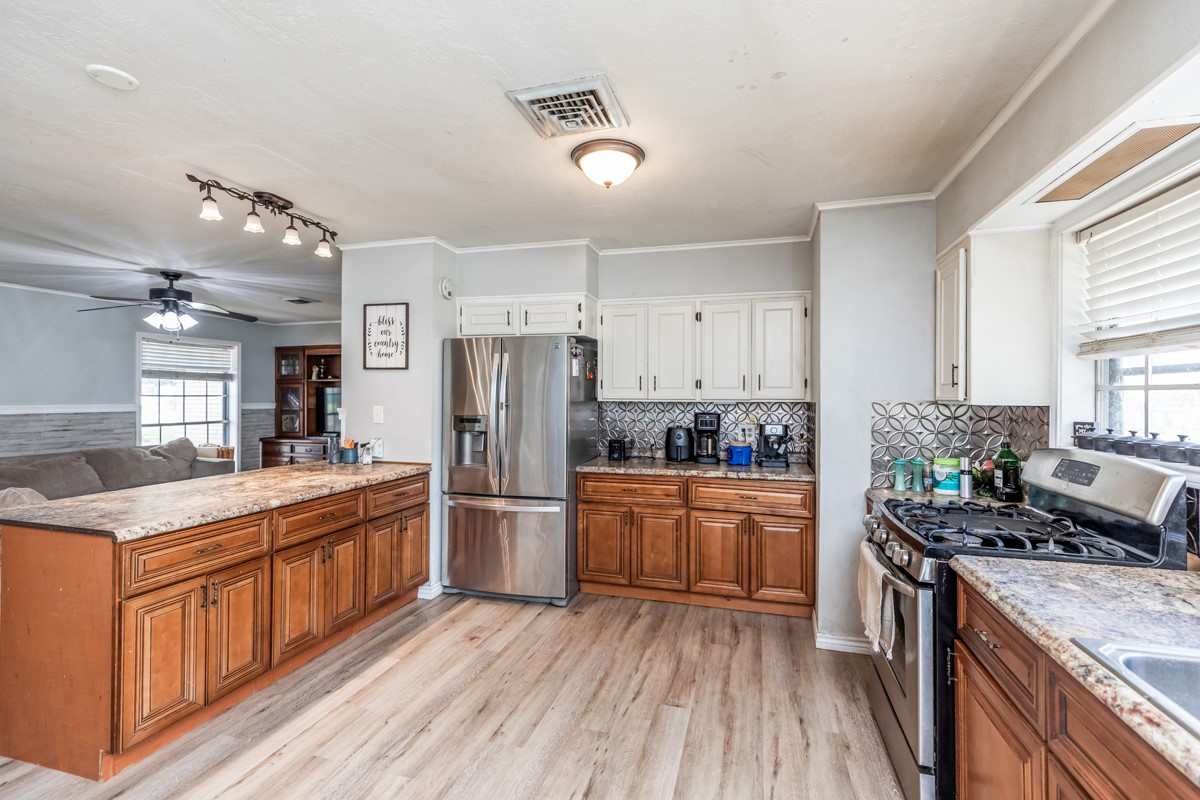 15838 Phend Road Hamshire, TX 77622 - Photo 12 of 38