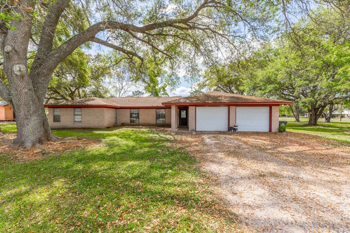 15838 Phend Road Hamshire, TX 77622 - Photo 2 of 38