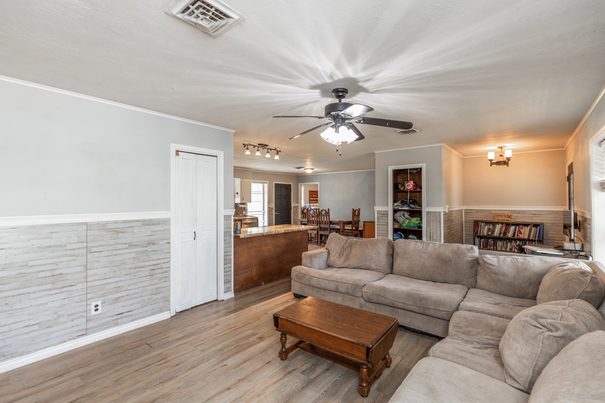 15838 Phend Road Hamshire, TX 77622 - Photo 7 of 38