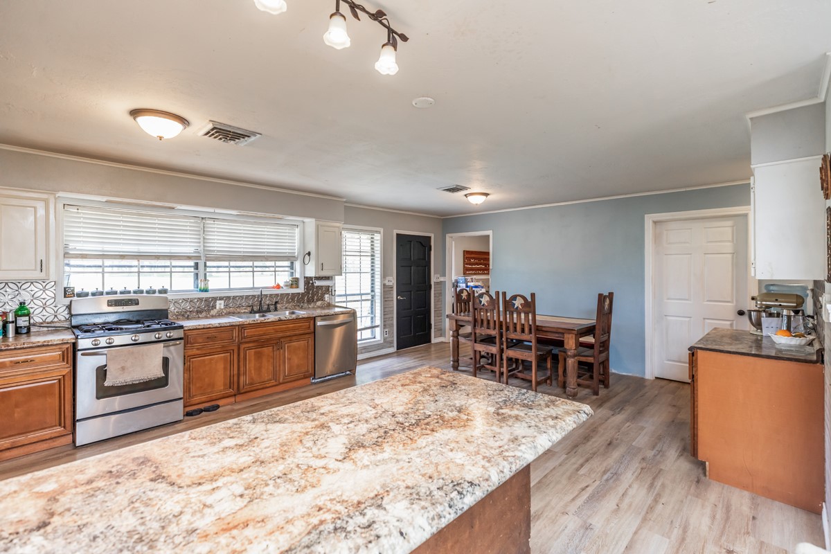 15838 Phend Road Hamshire, TX 77622 - Photo 8 of 38