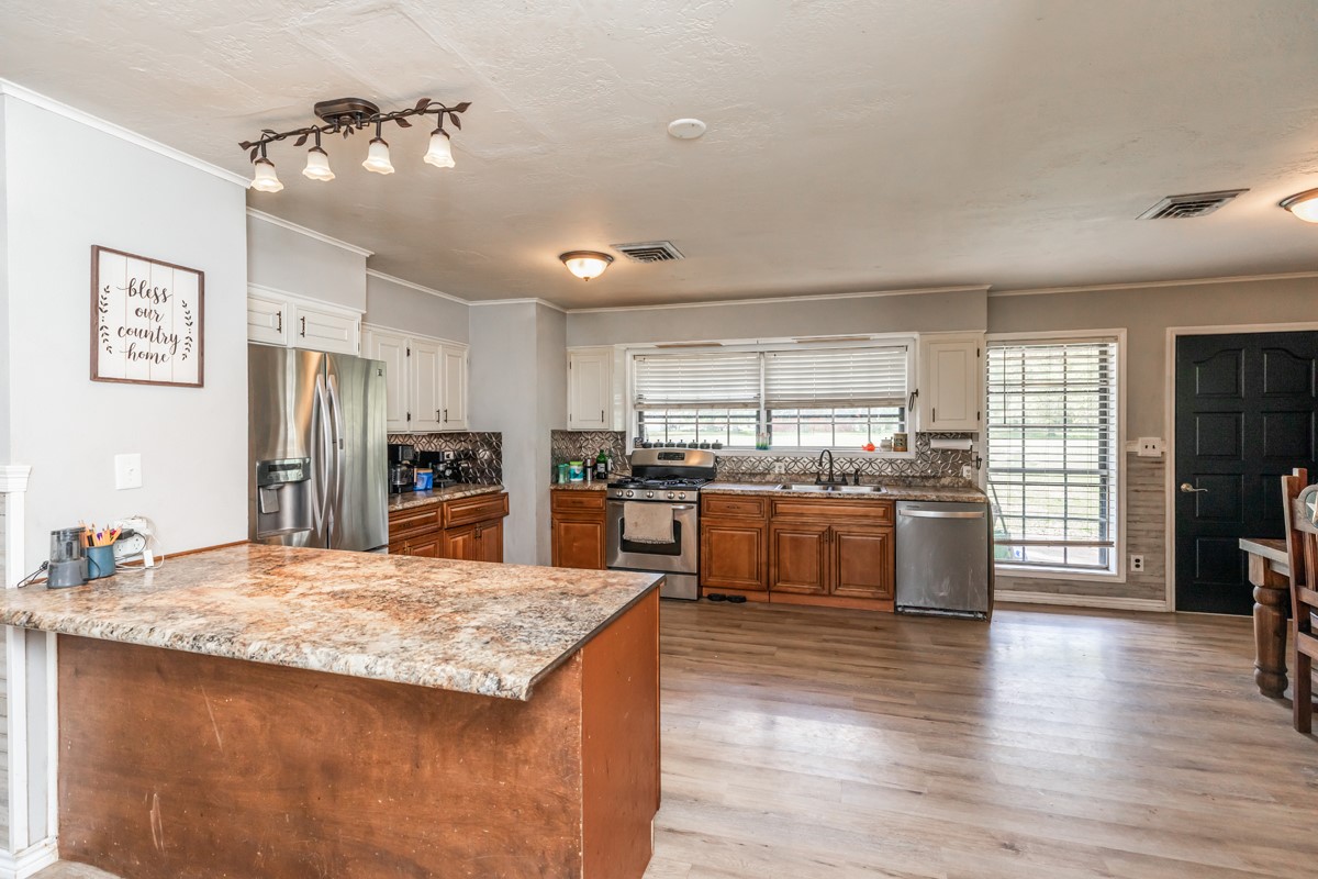 15838 Phend Road Hamshire, TX 77622 - Photo 9 of 38