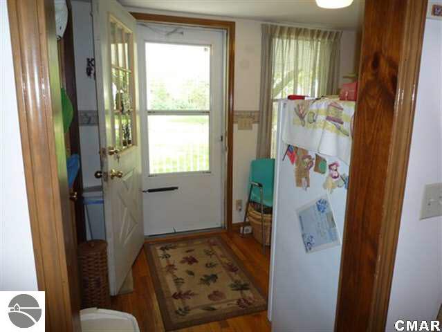 9501 East Wing Road Shepherd, MI 48883 - Photo 6 of 25 1772575-5.JPG