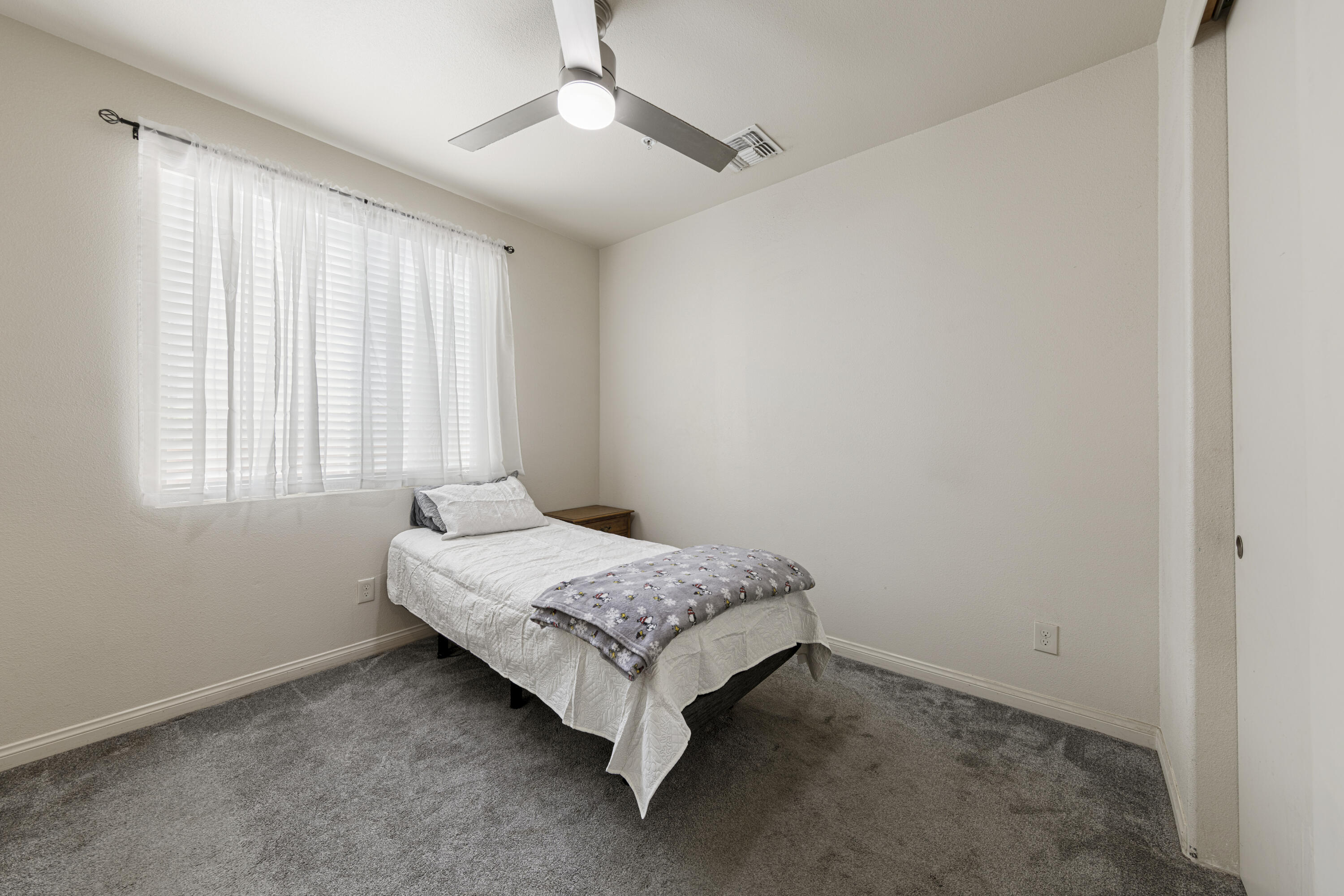 8680 Monument View Drive Yucca Valley, CA 92284 - Photo 17 of 51 a room with a bed and a window