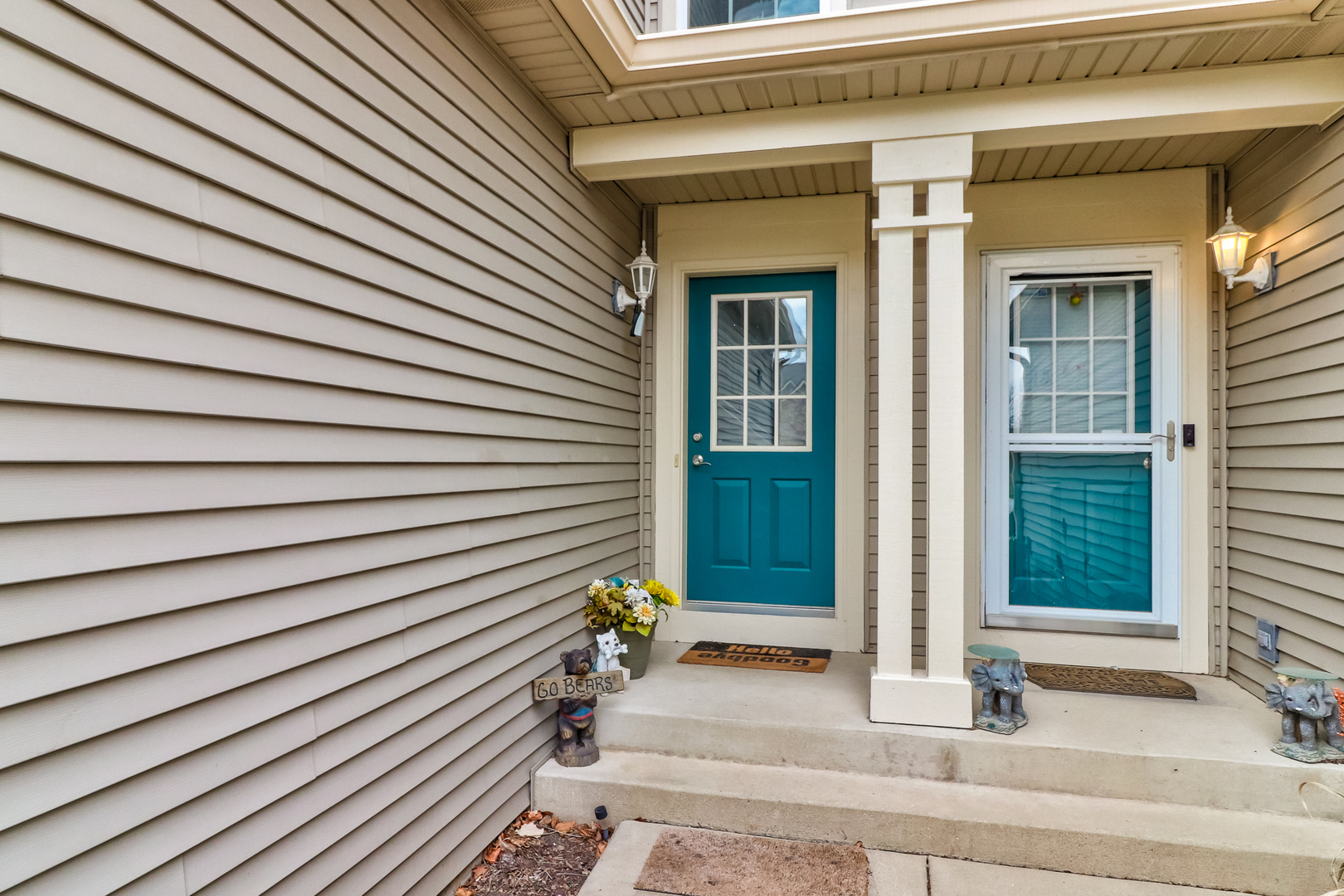 987 Oak Ridge Boulevard Elgin, IL 60120 - Photo 2 of 28