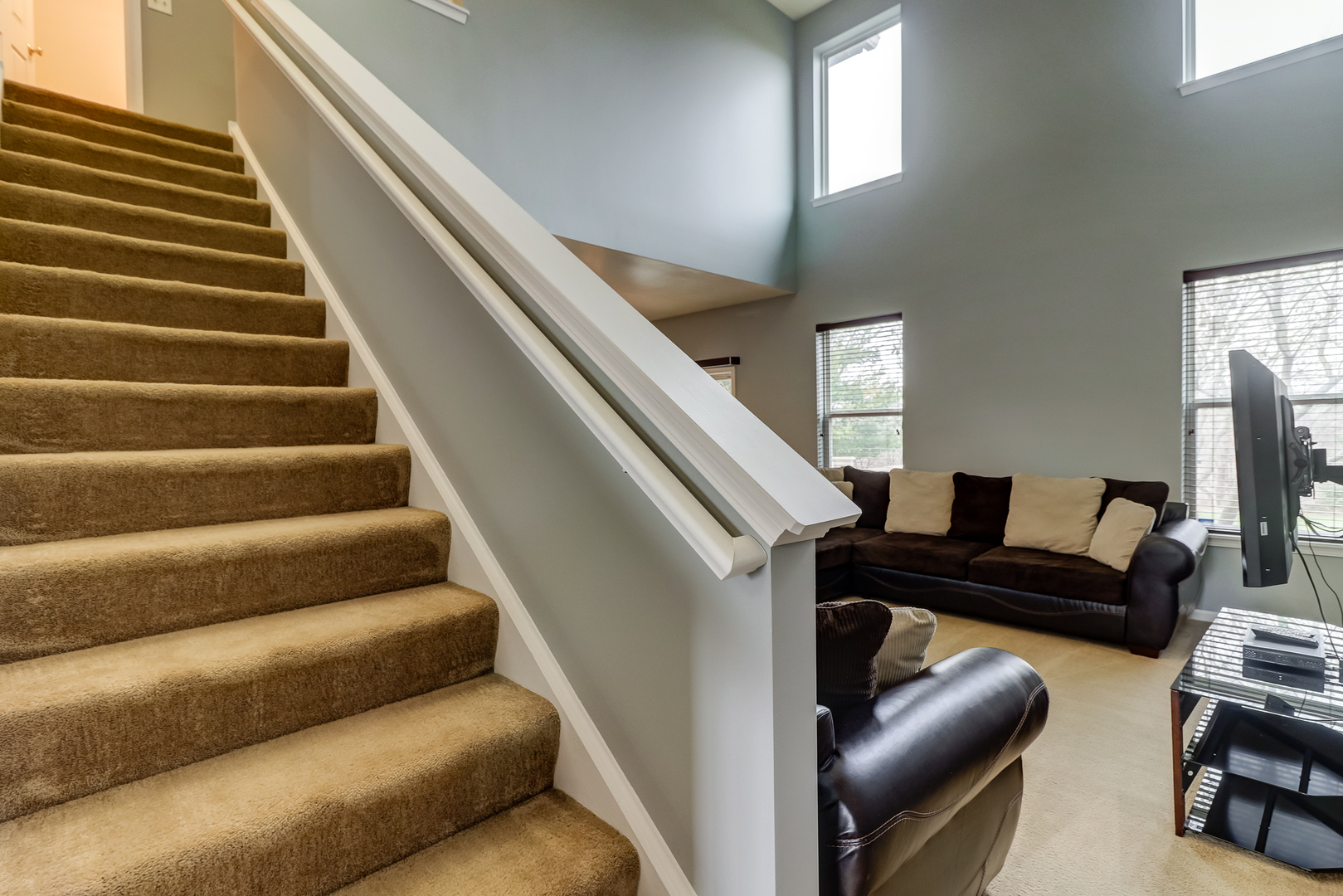 987 Oak Ridge Boulevard Elgin, IL 60120 - Photo 3 of 28