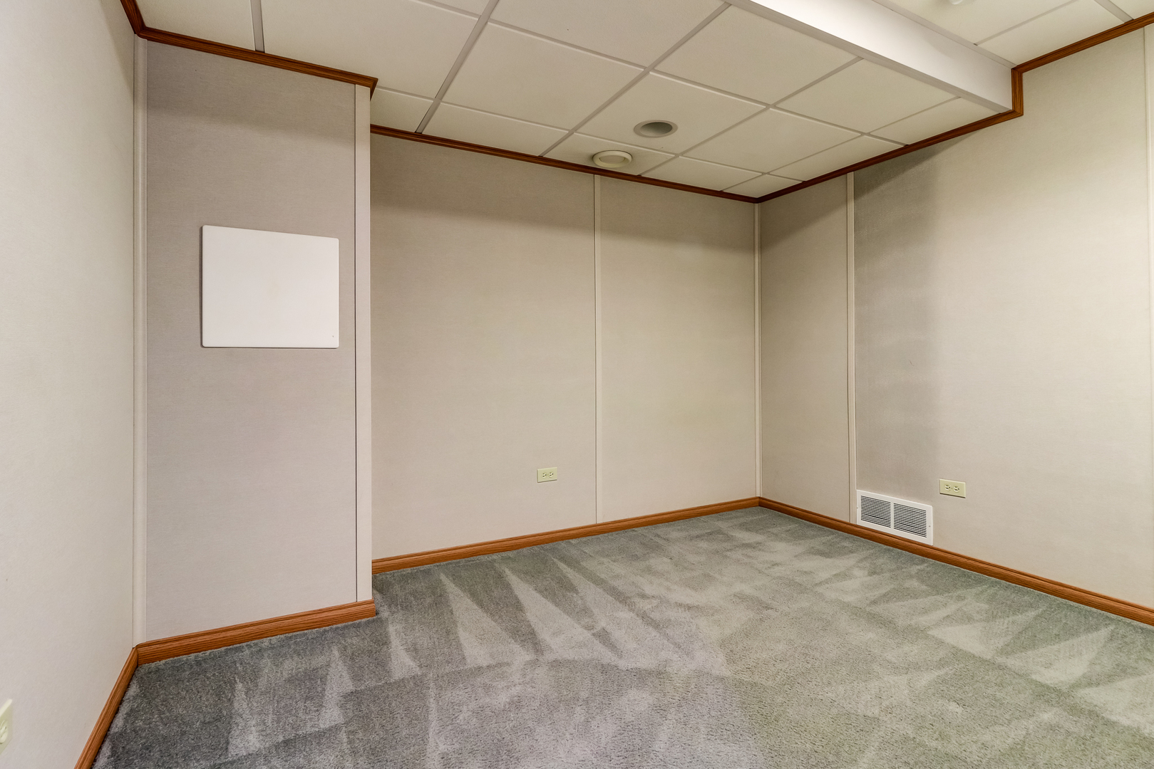 987 Oak Ridge Boulevard Elgin, IL 60120 - Photo 23 of 28
