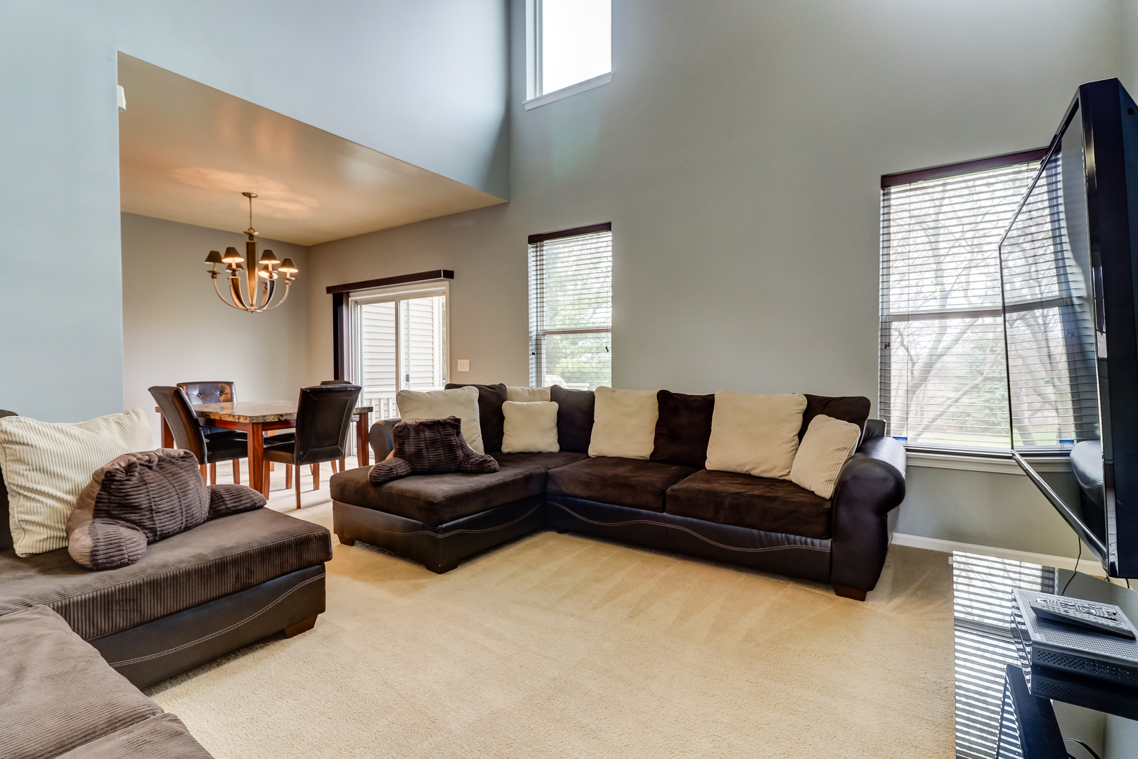 987 Oak Ridge Boulevard Elgin, IL 60120 - Photo 4 of 28
