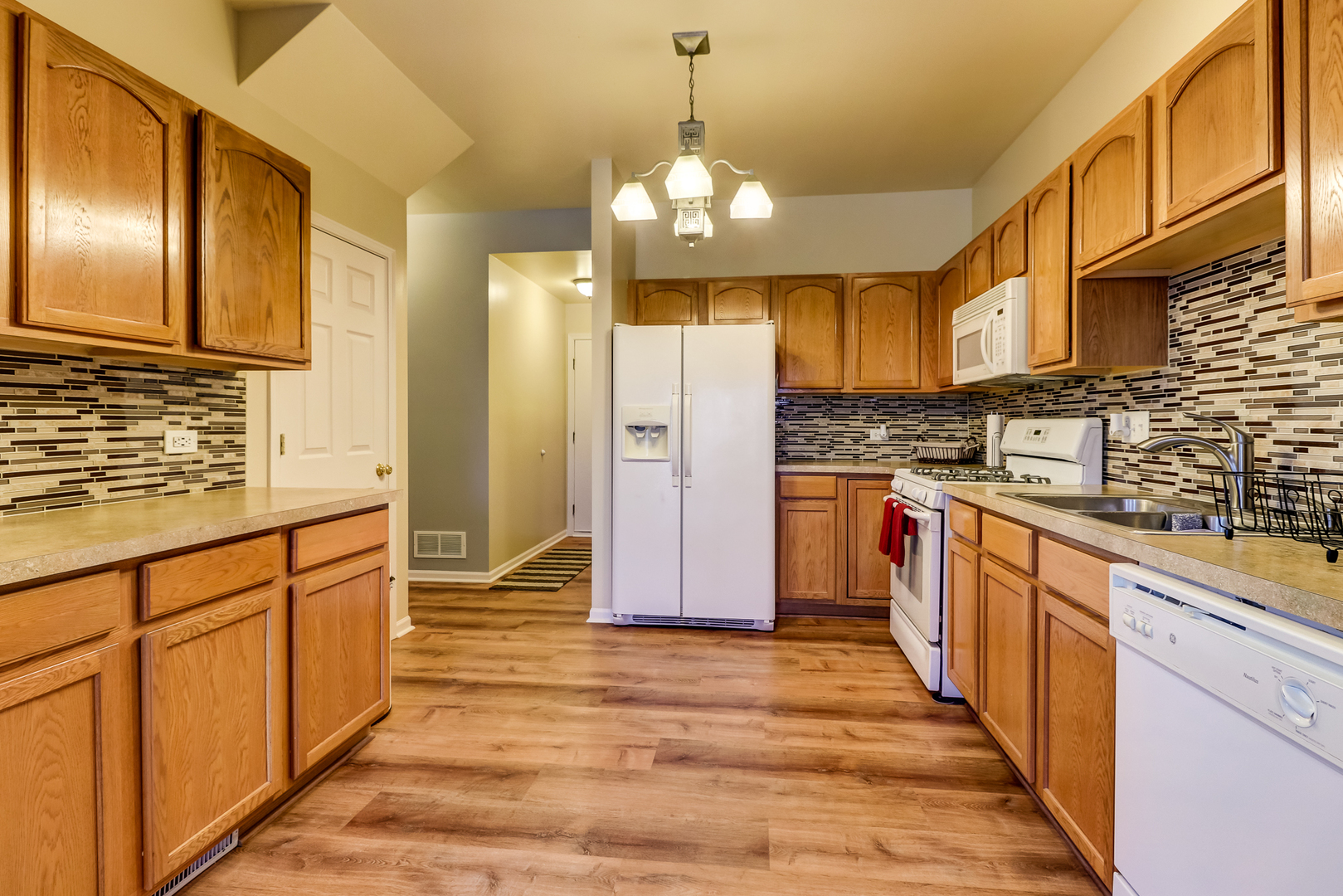 987 Oak Ridge Boulevard Elgin, IL 60120 - Photo 8 of 28