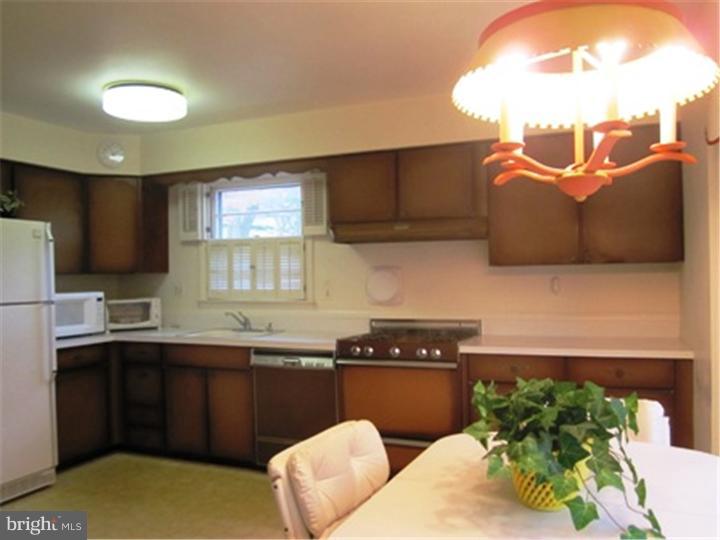 1911 Cobden Road Glenside, PA 19038 - Photo 6 of 24 Kitchen