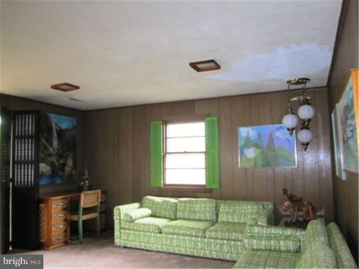 1911 Cobden Road Glenside, PA 19038 - Photo 8 of 24 Family Room