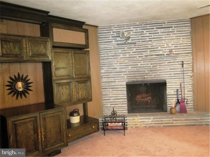 1911 Cobden Road Glenside, PA 19038 - Photo 9 of 24 Family Room