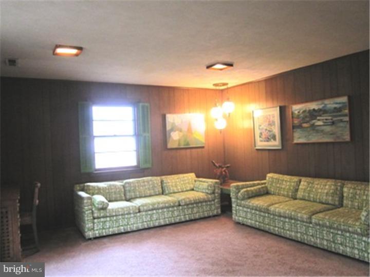 1911 Cobden Road Glenside, PA 19038 - Photo 10 of 24 Family Room