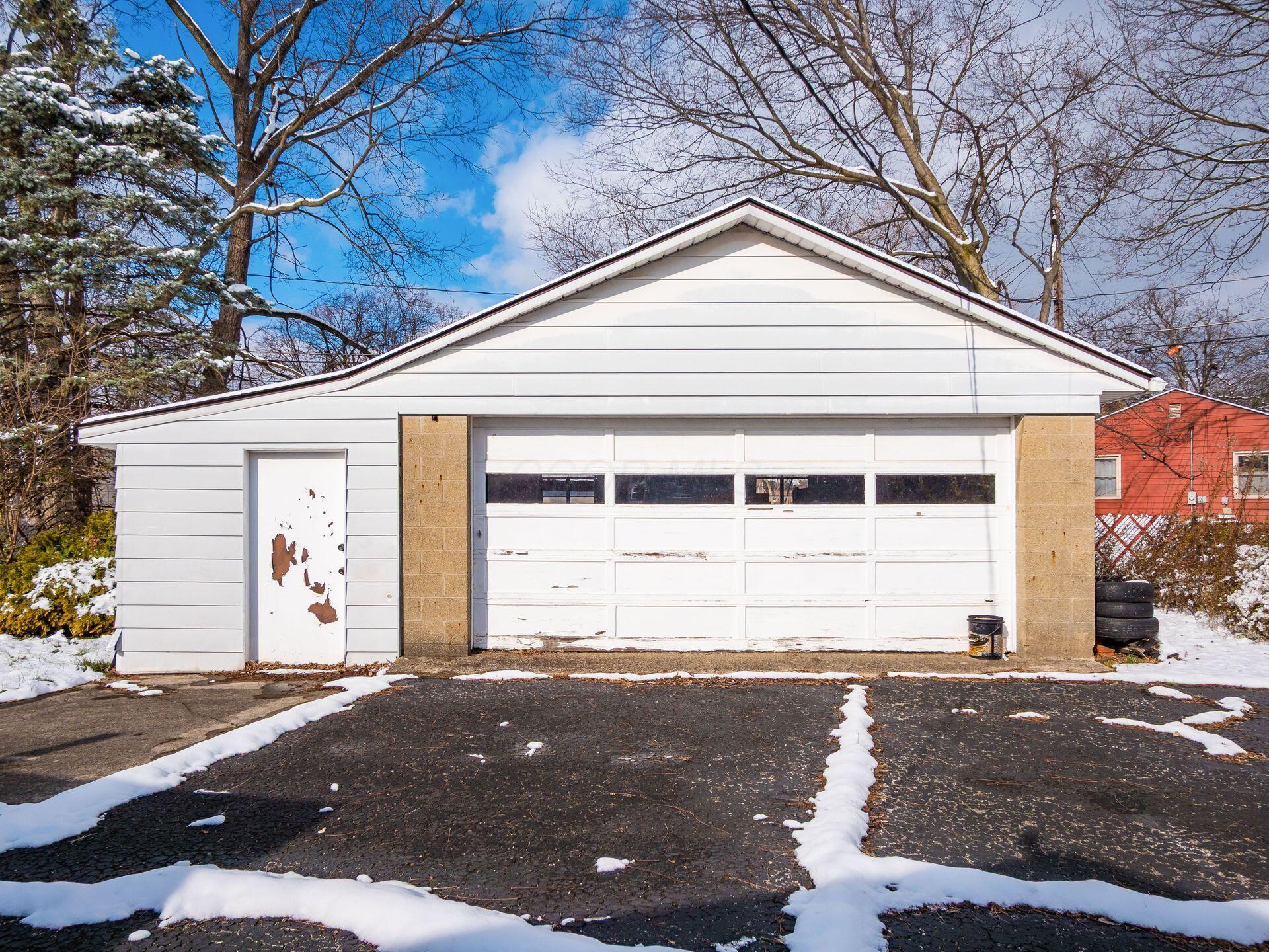 2736 Eastminster Road Columbus, OH 43209 - Photo 31 of 42 Garage