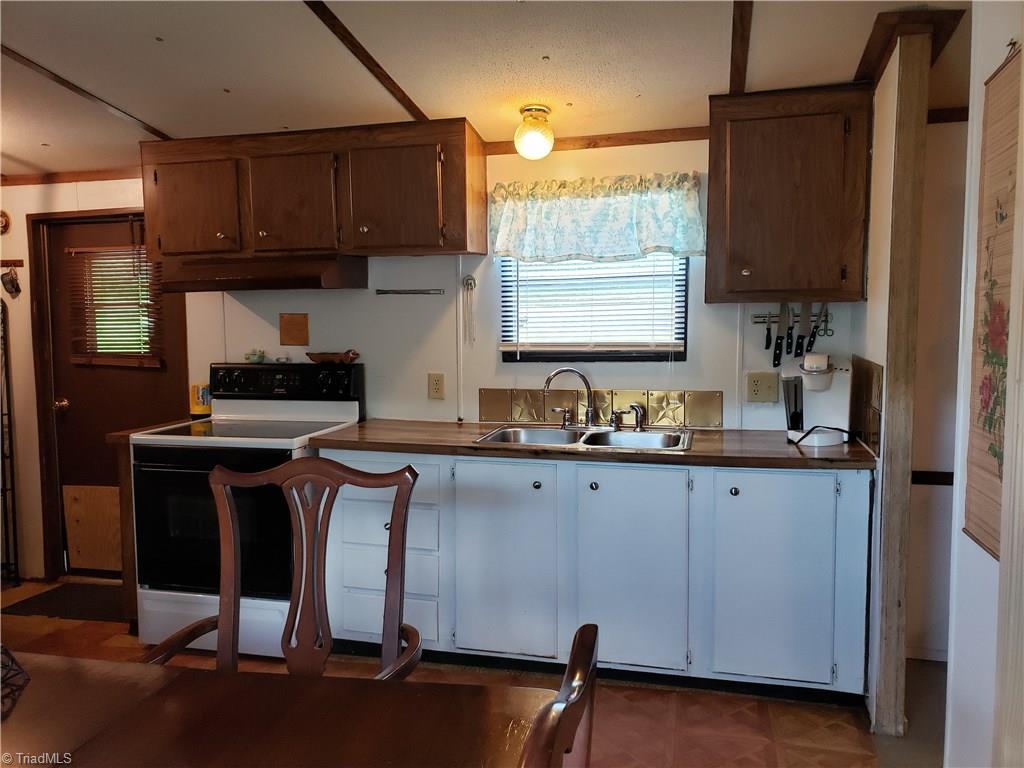 422 Eagle Hills Road Purlear, NC 28665 - Photo 3 of 29 Gallery Image 3