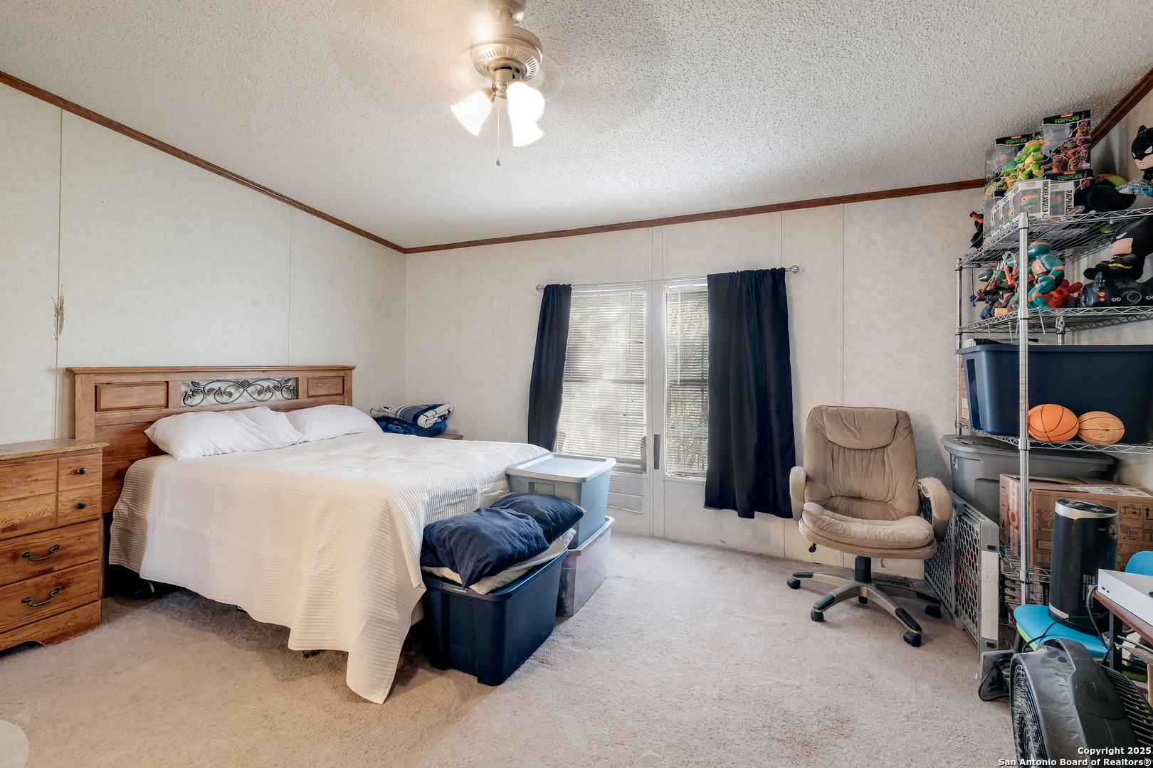 104 Kickapoo Trail Seguin, TX 78155 - Photo 16 of 21 a spacious bedroom with a bed and a chandelier
