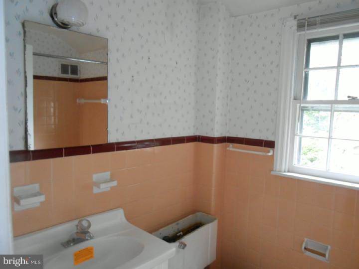 401 North Manoa Road Havertown, PA 19083 - Photo 13 of 18 Bathroom