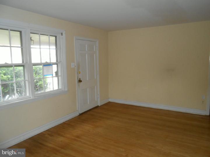 401 North Manoa Road Havertown, PA 19083 - Photo 4 of 18 Living Room