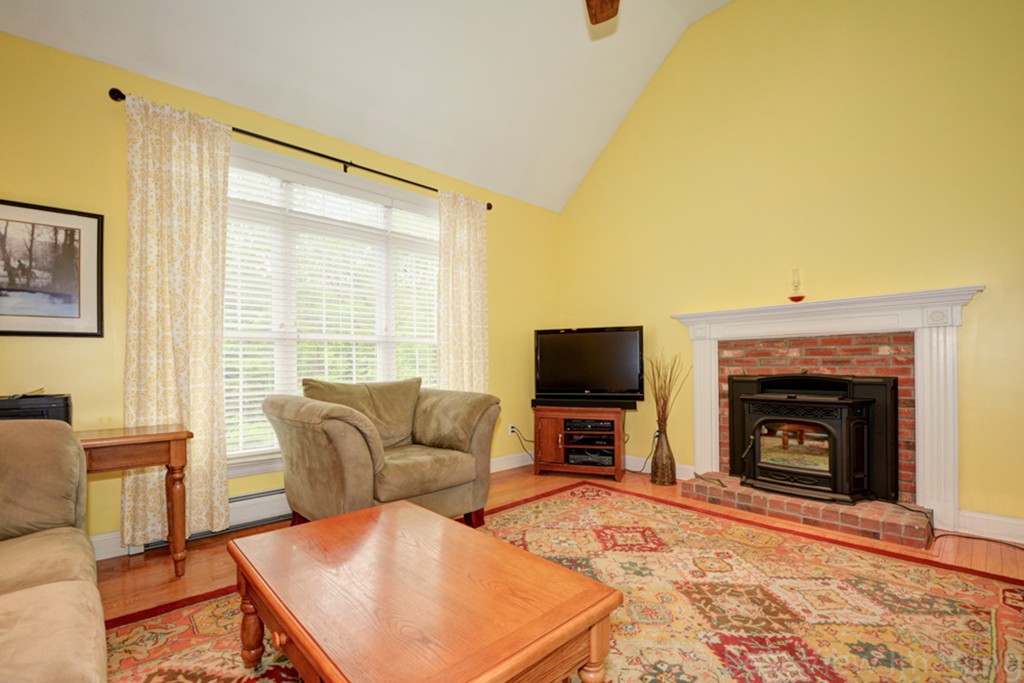 640 Scott Road Oakham, MA 01068 - Photo 4 of 30