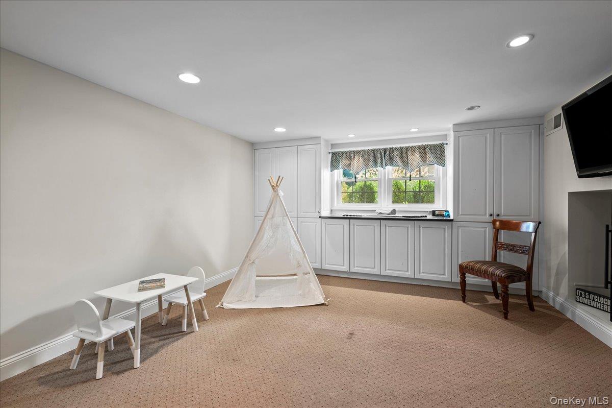 299 Stratton Road New Rochelle, NY 10804 - Photo 33 of 40 Gallery Image 33
