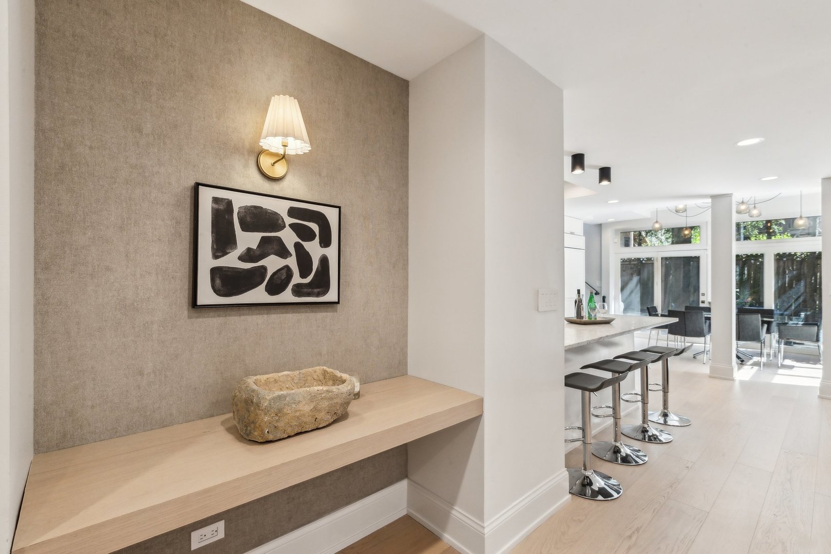 579 West Hawthorne Place Chicago, IL 60657 - Photo 13 of 65