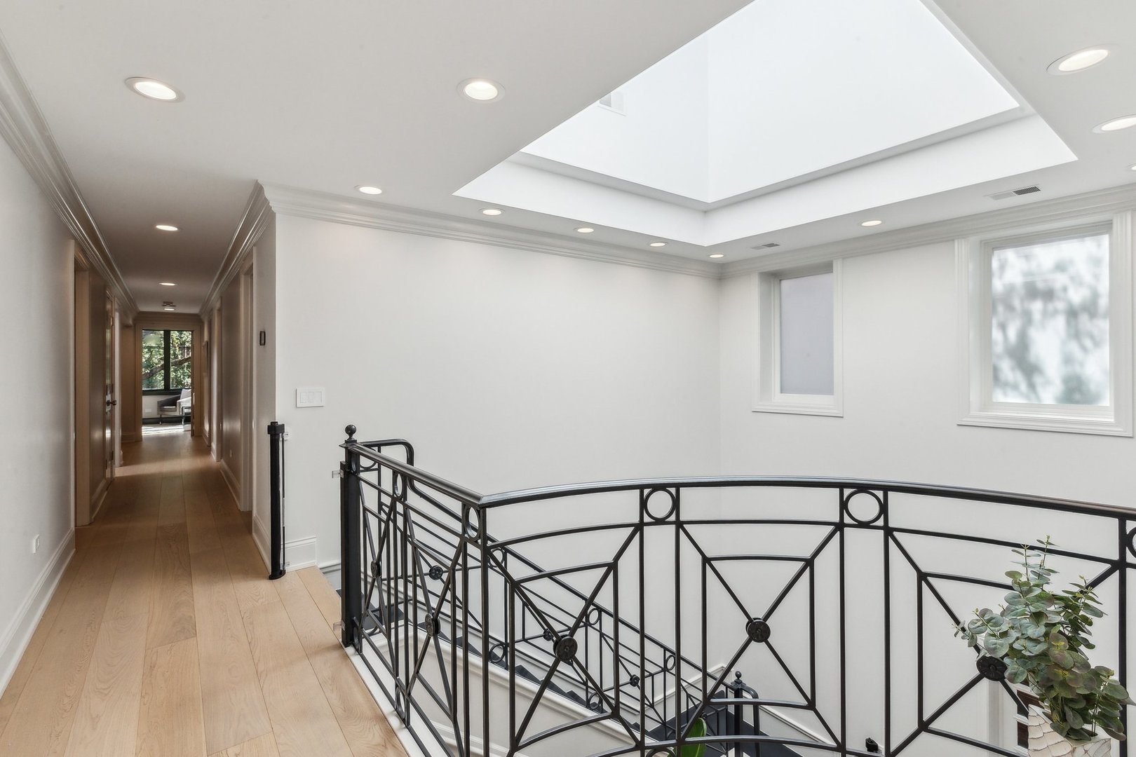 579 West Hawthorne Place Chicago, IL 60657 - Photo 28 of 65 a view of an entryway