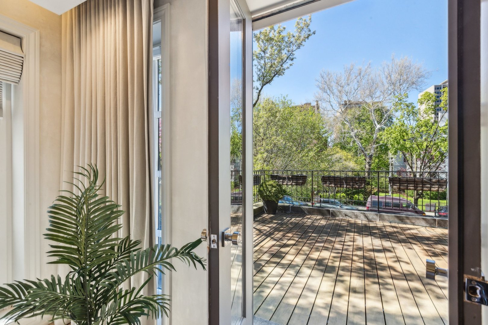 579 West Hawthorne Place Chicago, IL 60657 - Photo 33 of 65