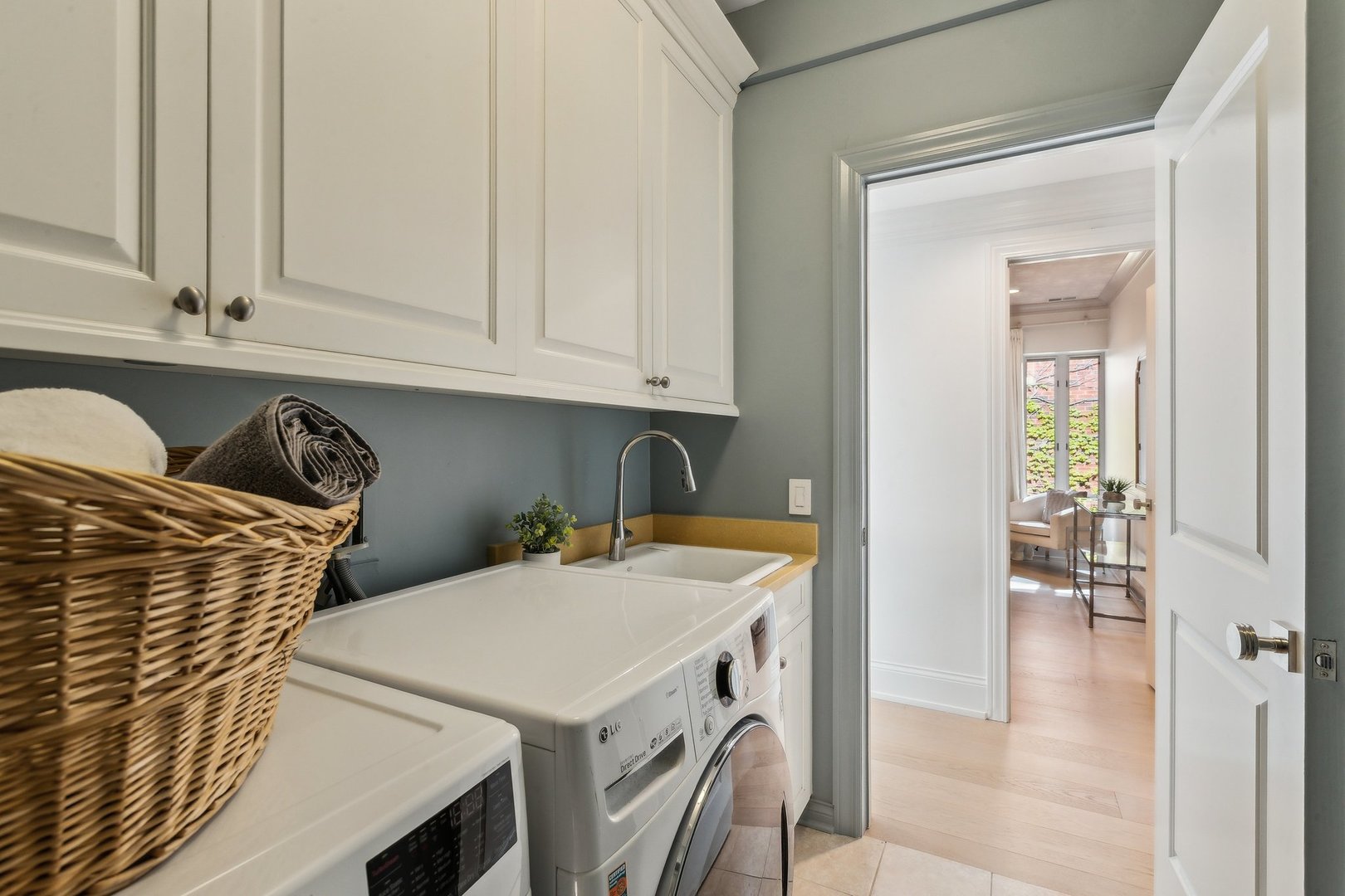579 West Hawthorne Place Chicago, IL 60657 - Photo 52 of 65