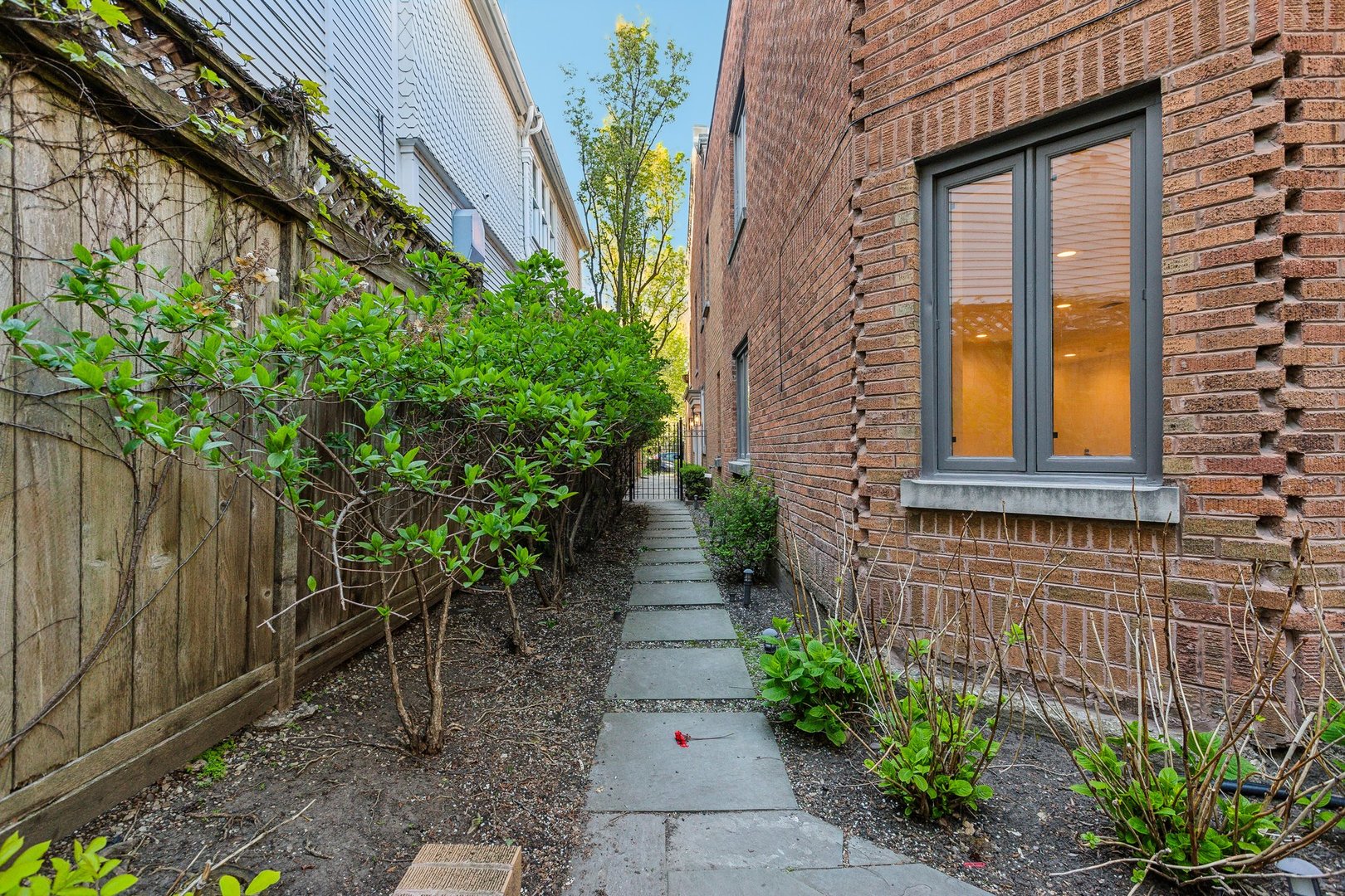 579 West Hawthorne Place Chicago, IL 60657 - Photo 58 of 65