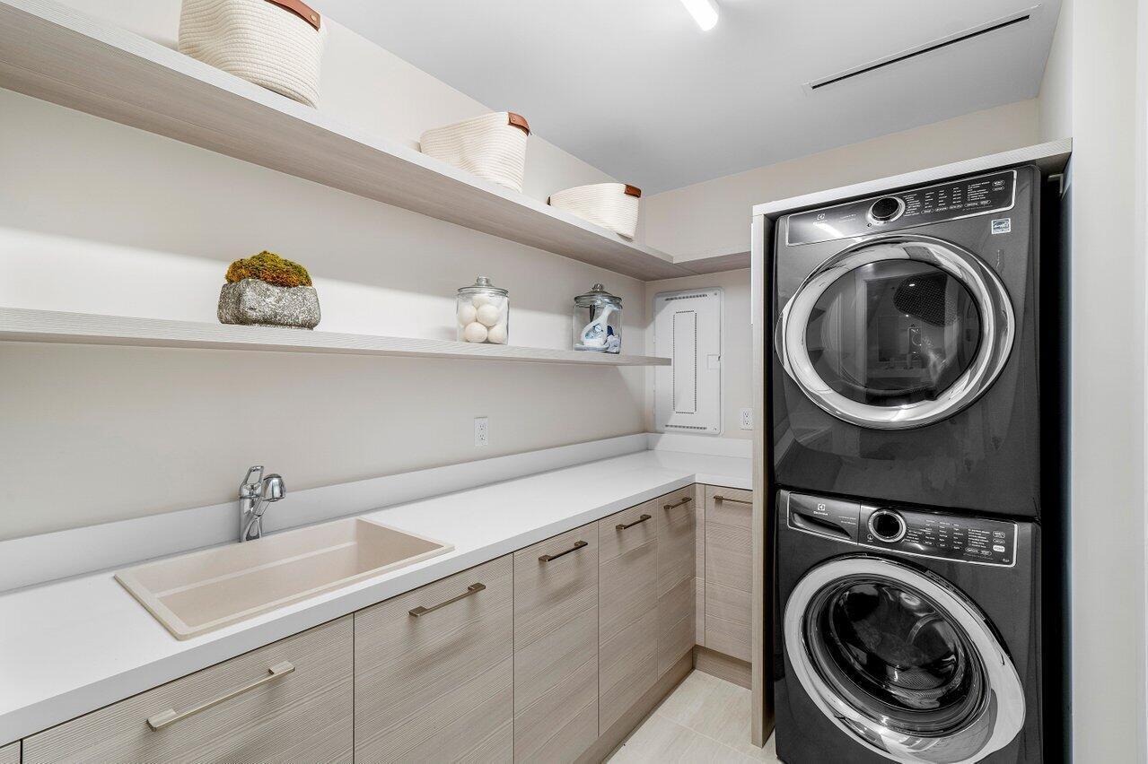 200 Southeast Mizner Boulevard, Unit 211 Boca Raton, FL 33432 - Photo 16 of 67 a utility room with sink dryer and washer