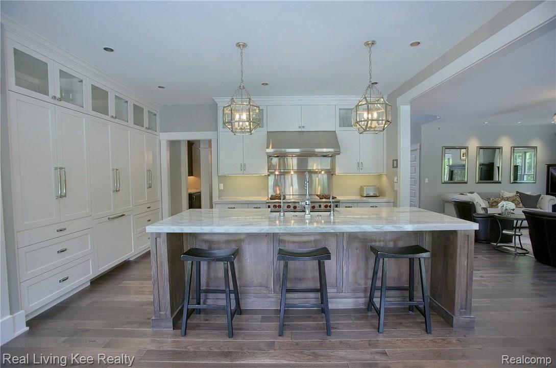 930 Fairview Avenue Rochester, MI 48307 - Photo 11 of 43 Kitchen.jpg
