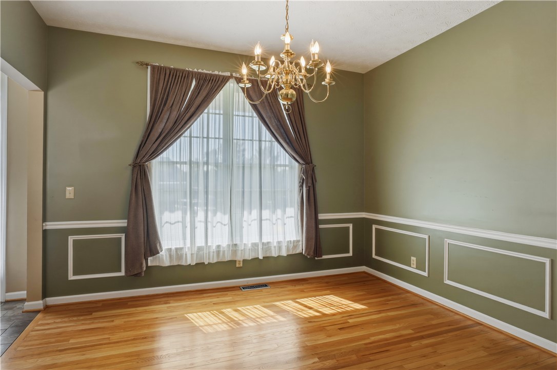 11 Turnberry Road Horseheads, NY 14845 - Photo 15 of 50 Dining Room