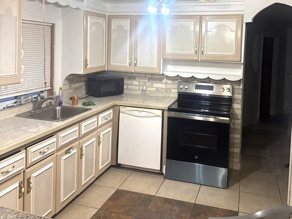 1 Rockland Rd Court Auburn, MA 01501 - Photo 5 of 13