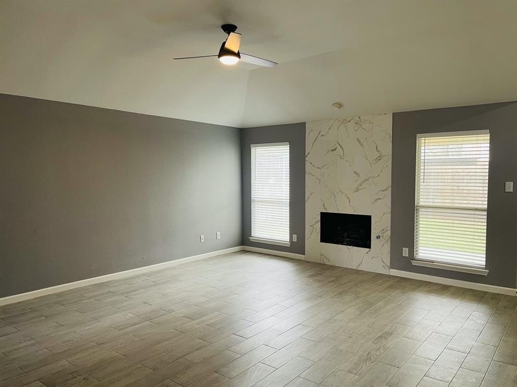 4513 Normandy Way Grand Prairie, TX 75052 - Photo 7 of 40