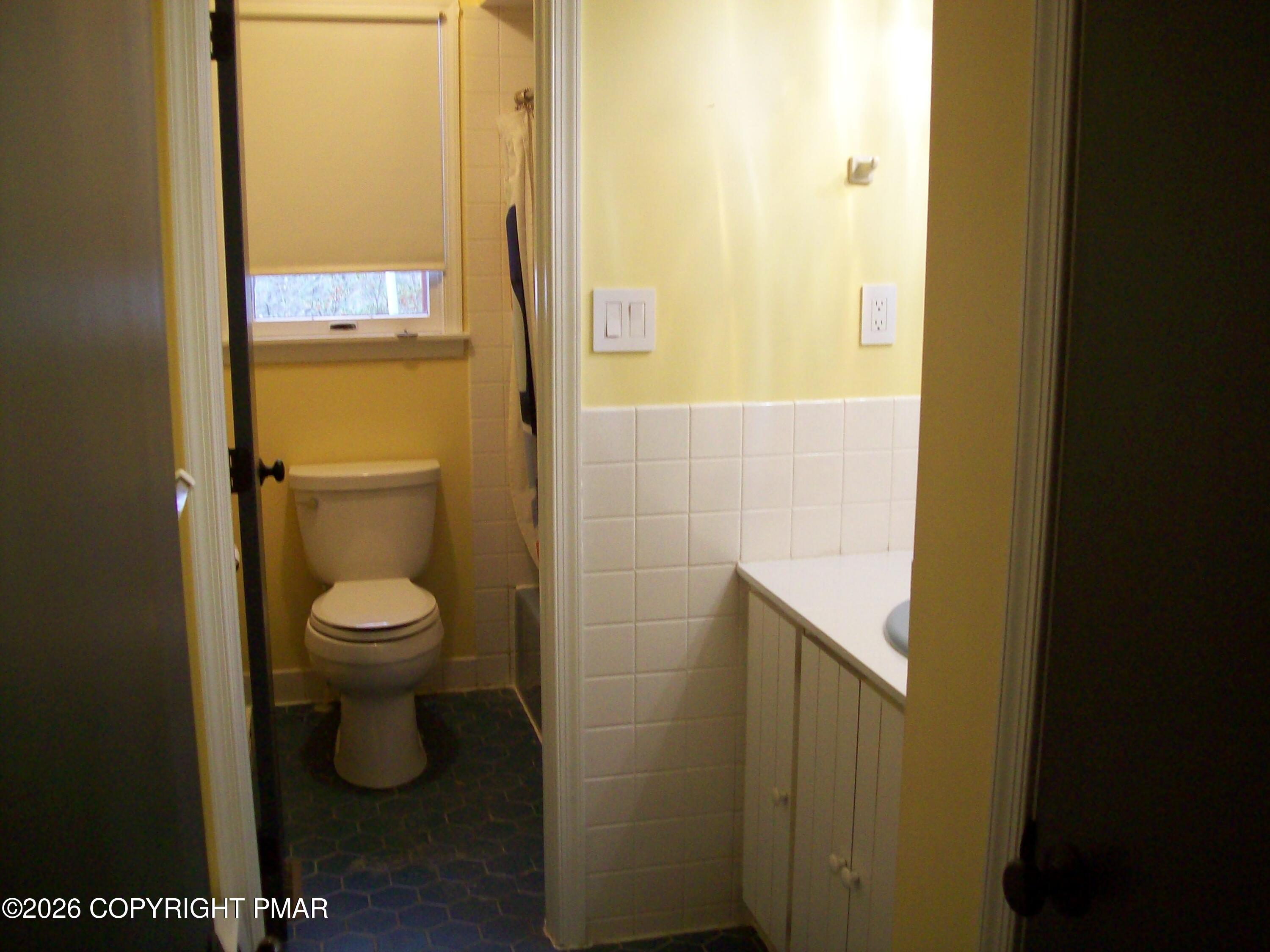 5557 Birch Road Canadensis, PA 18325 - Photo 13 of 21 Main ful bath