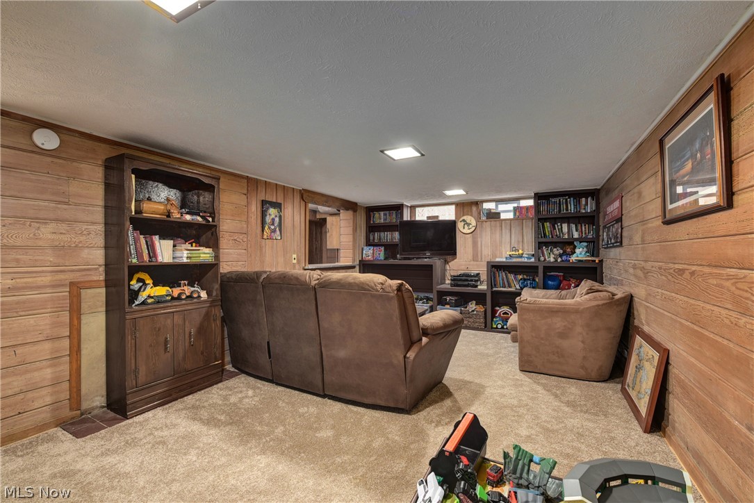 2444 Fenwick Road Cleveland, OH 44118 - Photo 26 of 33