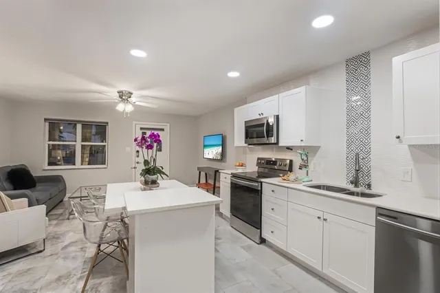 $3,450 | 161 Golden Gate Point, Unit 4, Sarasota, FL 34236