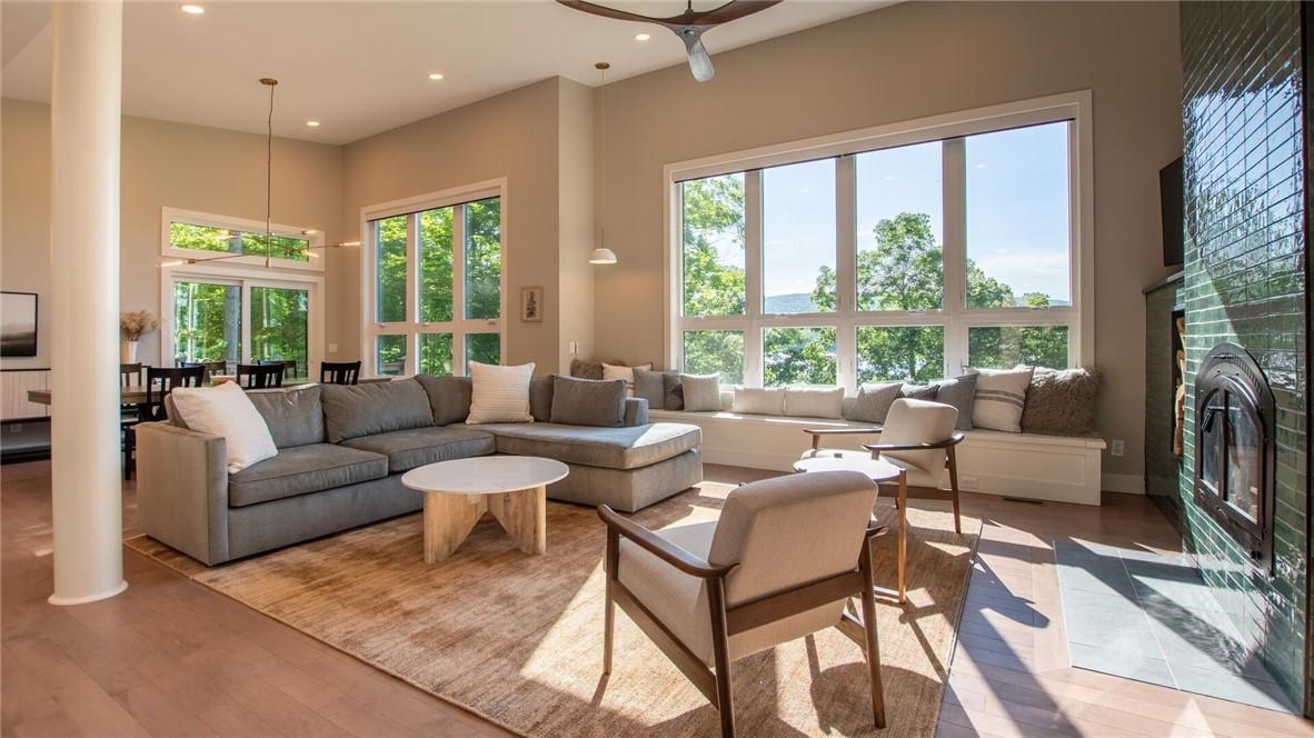 566 East Lake Road Middlesex, NY 14544 - Photo 11 of 45 Living Great Room