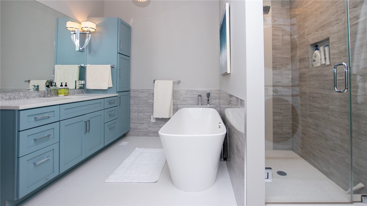 566 East Lake Road Middlesex, NY 14544 - Photo 19 of 45 Primary Bedroom Ensuite