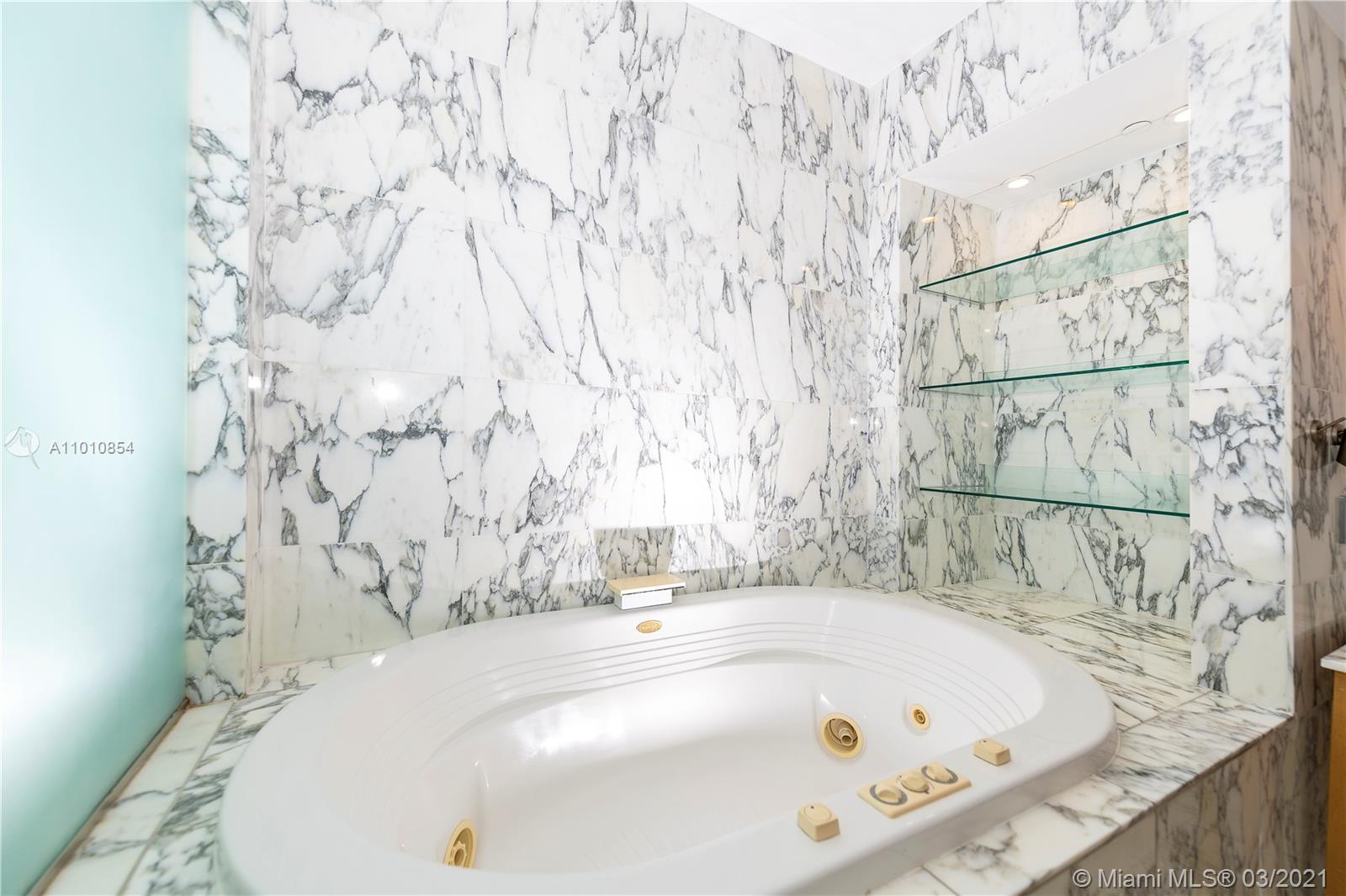 450 Alton Road, Unit 1710 Miami Beach, FL 33139 - Photo 11 of 51