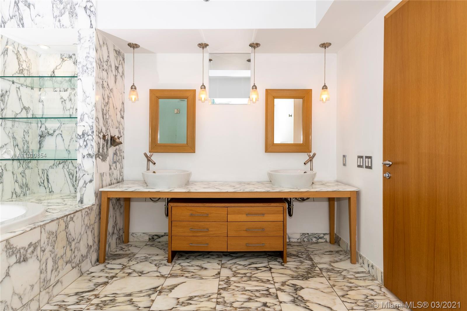 450 Alton Road, Unit 1710 Miami Beach, FL 33139 - Photo 15 of 51