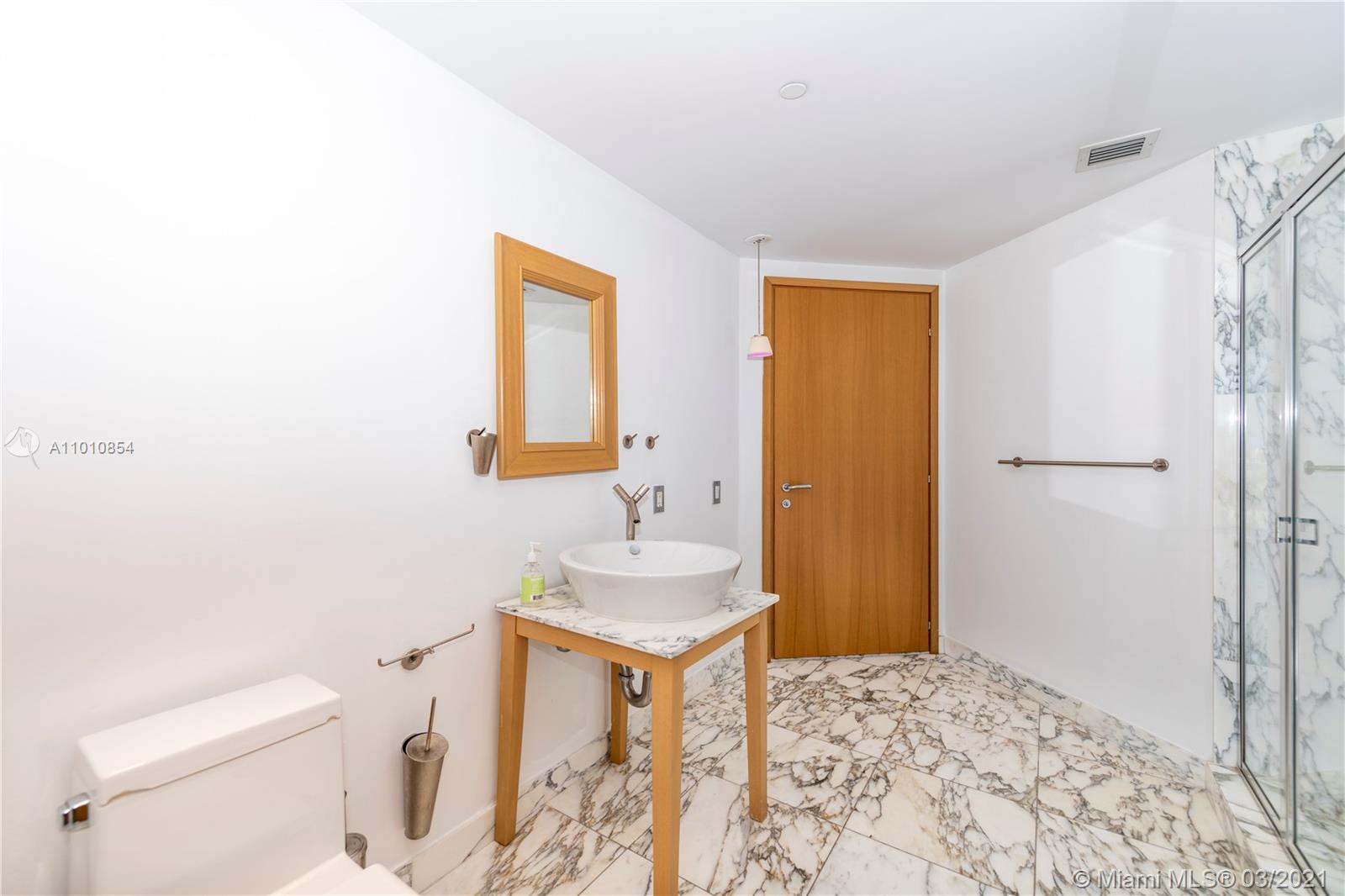 450 Alton Road, Unit 1710 Miami Beach, FL 33139 - Photo 16 of 51