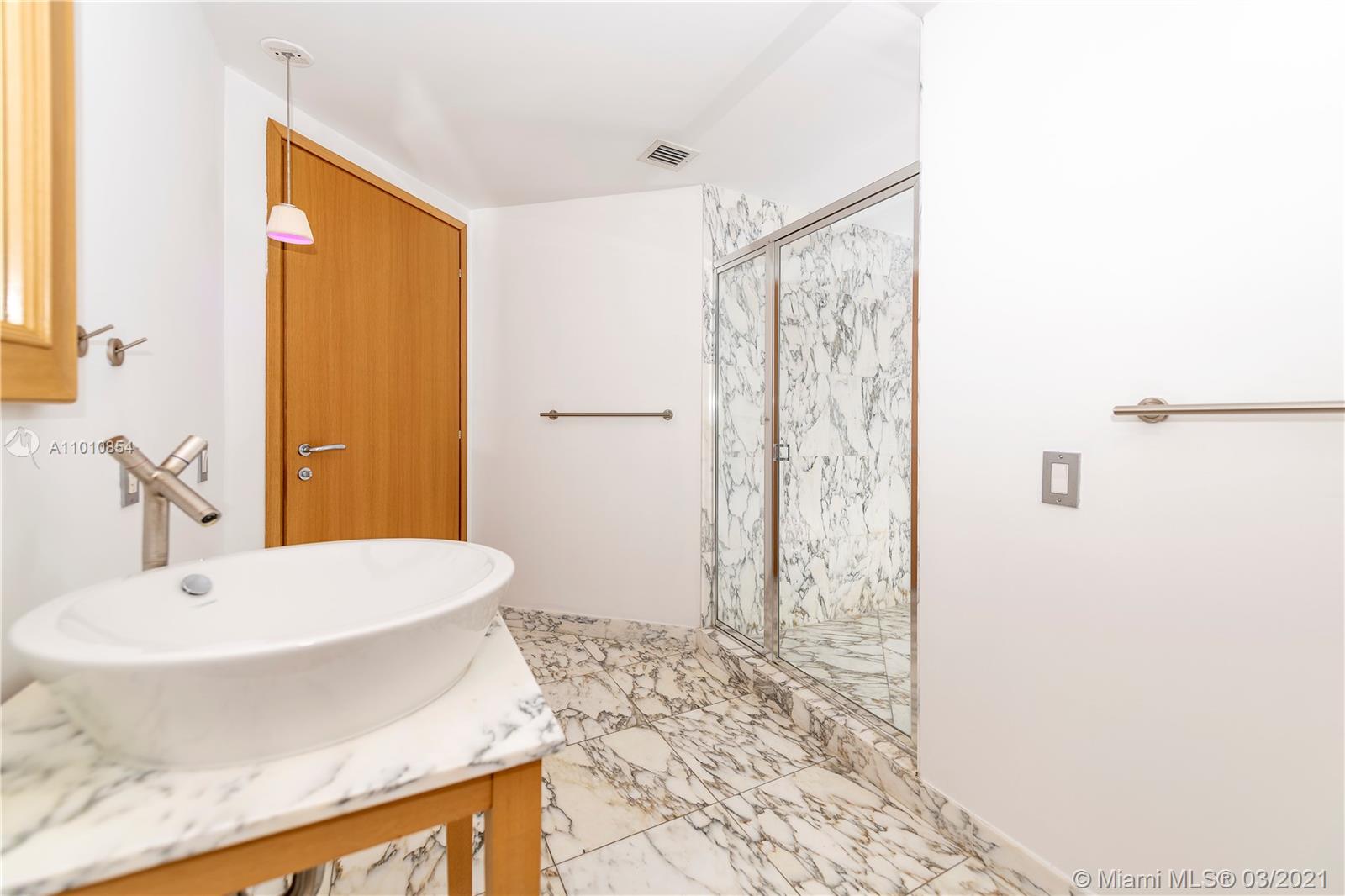 450 Alton Road, Unit 1710 Miami Beach, FL 33139 - Photo 18 of 51