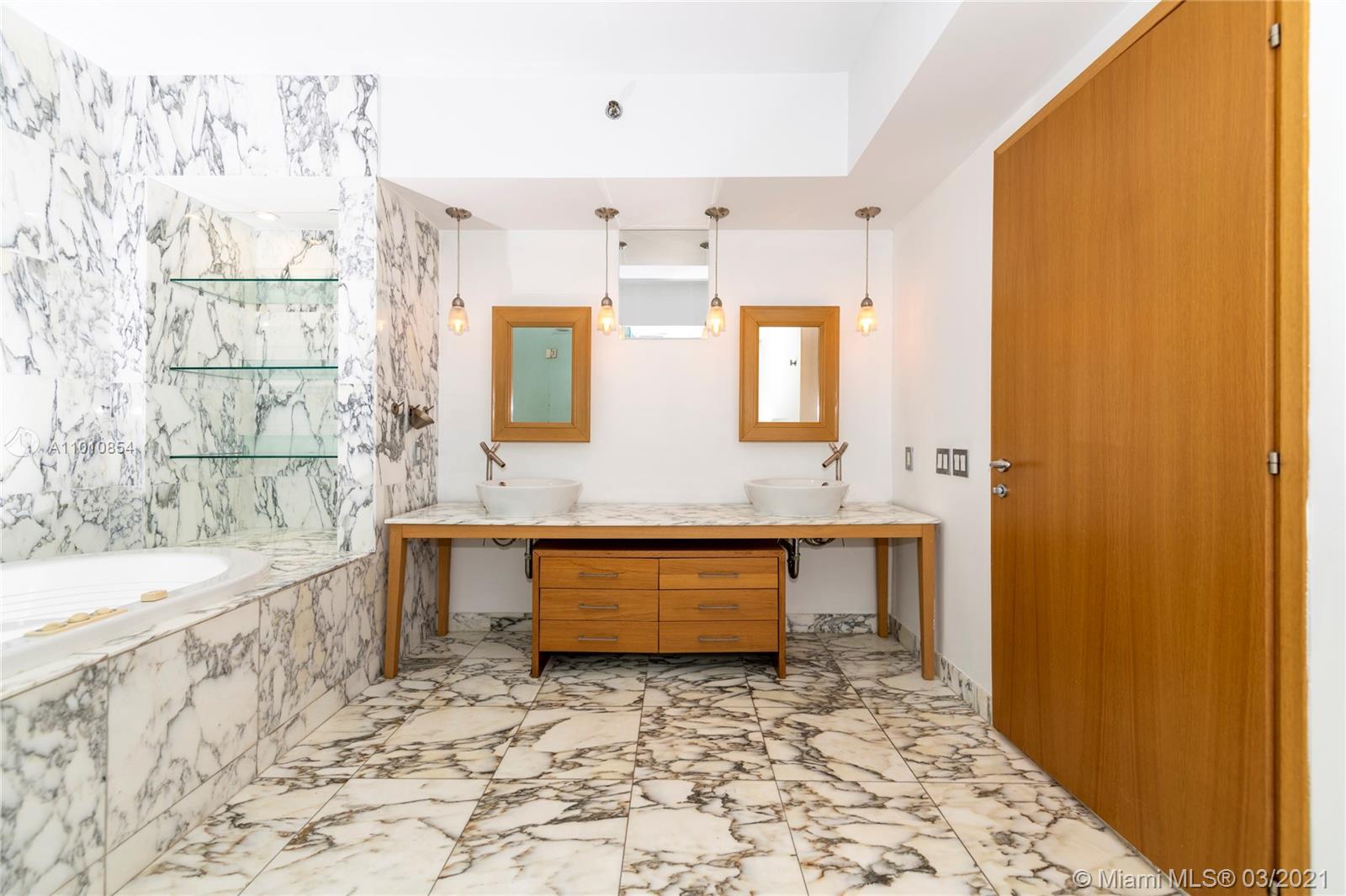 450 Alton Road, Unit 1710 Miami Beach, FL 33139 - Photo 19 of 51