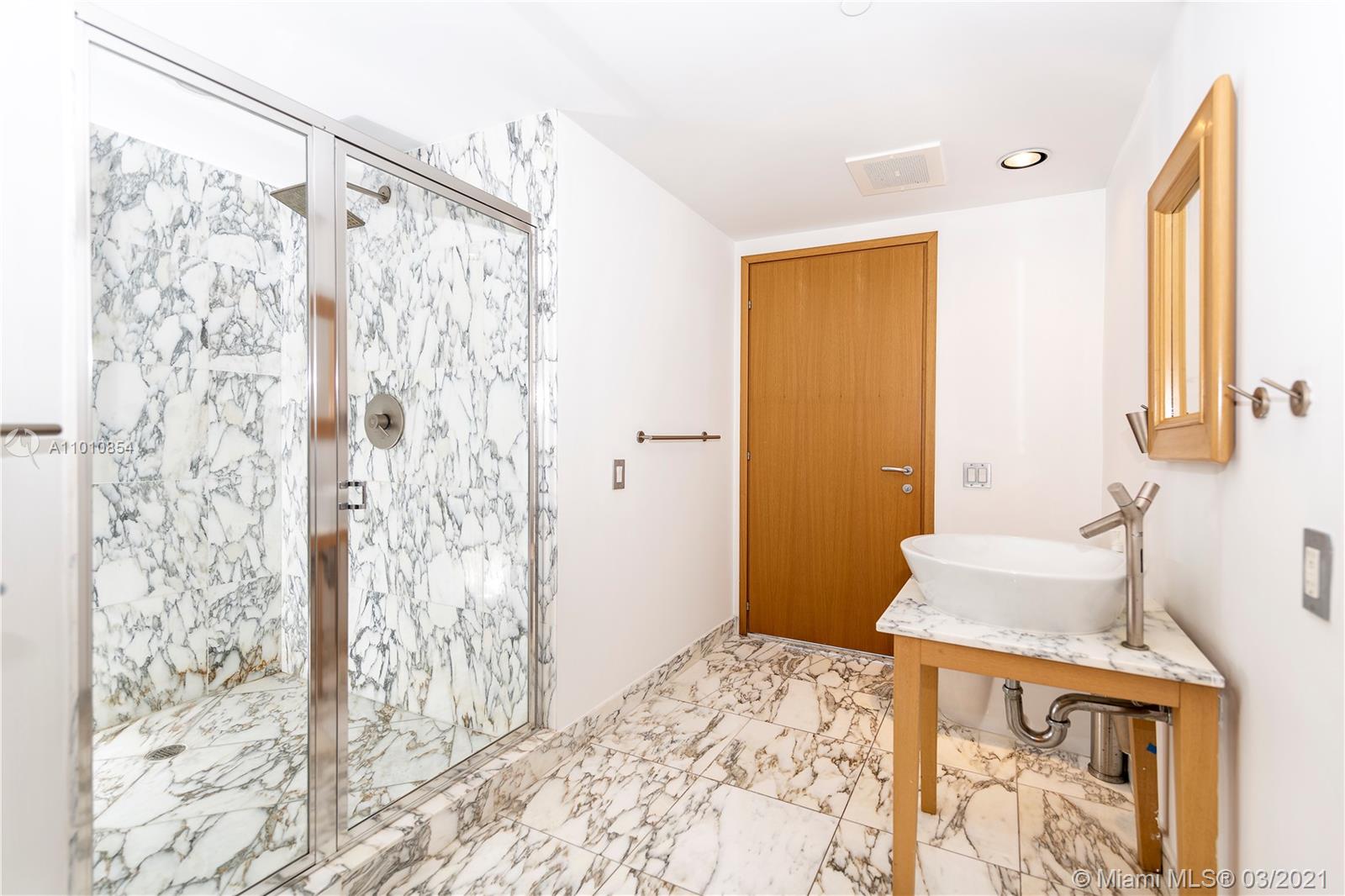 450 Alton Road, Unit 1710 Miami Beach, FL 33139 - Photo 23 of 51