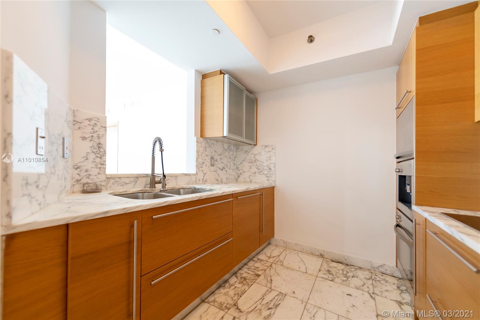 450 Alton Road, Unit 1710 Miami Beach, FL 33139 - Photo 8 of 51