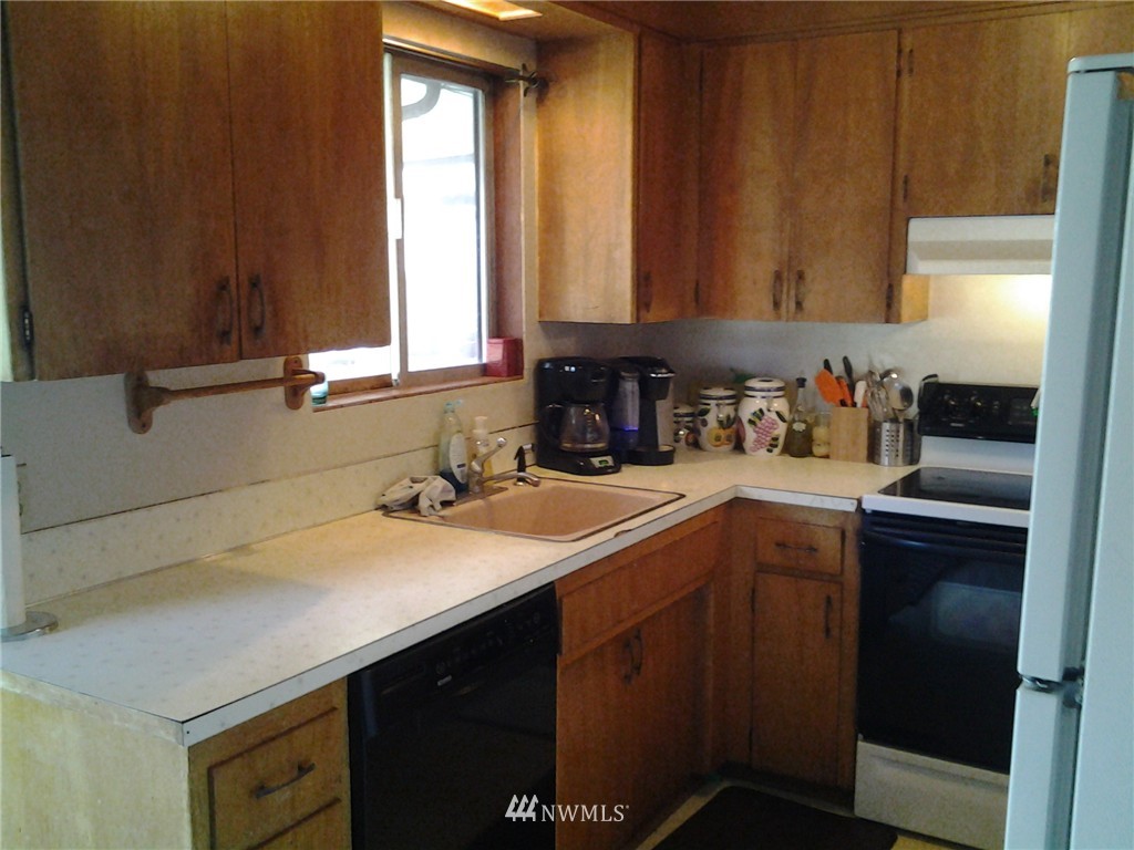 3001 Northeast 8th Street Renton, WA 98056 - Photo 4 of 9 Gallery Image 4