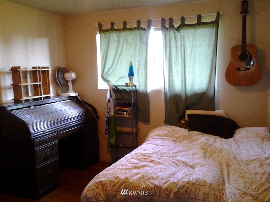 3001 Northeast 8th Street Renton, WA 98056 - Photo 5 of 9 Gallery Image 5