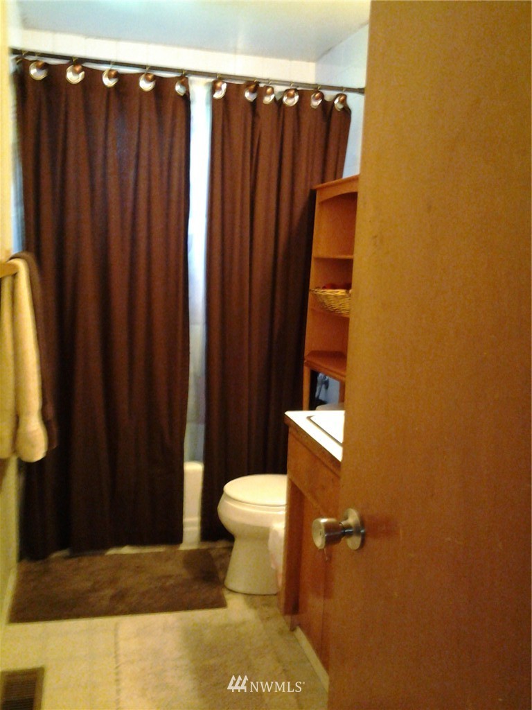 3001 Northeast 8th Street Renton, WA 98056 - Photo 8 of 9 Gallery Image 8