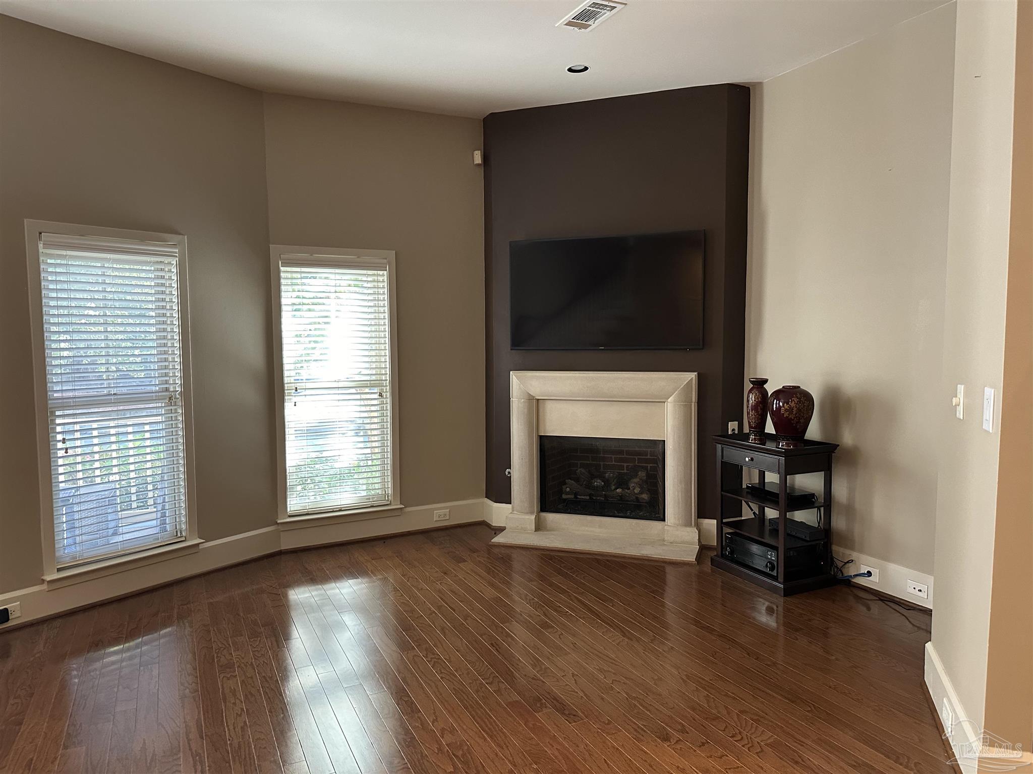 523 North Spring Street, Unit 7 Pensacola, FL 32501 - Photo 4 of 12